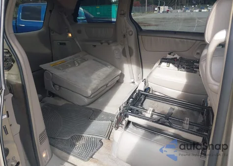 2005 Toyota Sienna Xle Limited z USA, uszkodzony, nr VIN 5TDBA22C55S035579